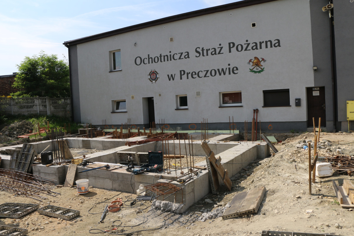 Na zdjęciu widać rozbudowę budynku Ochotniczej Straży Pożarnej w Preczowie.