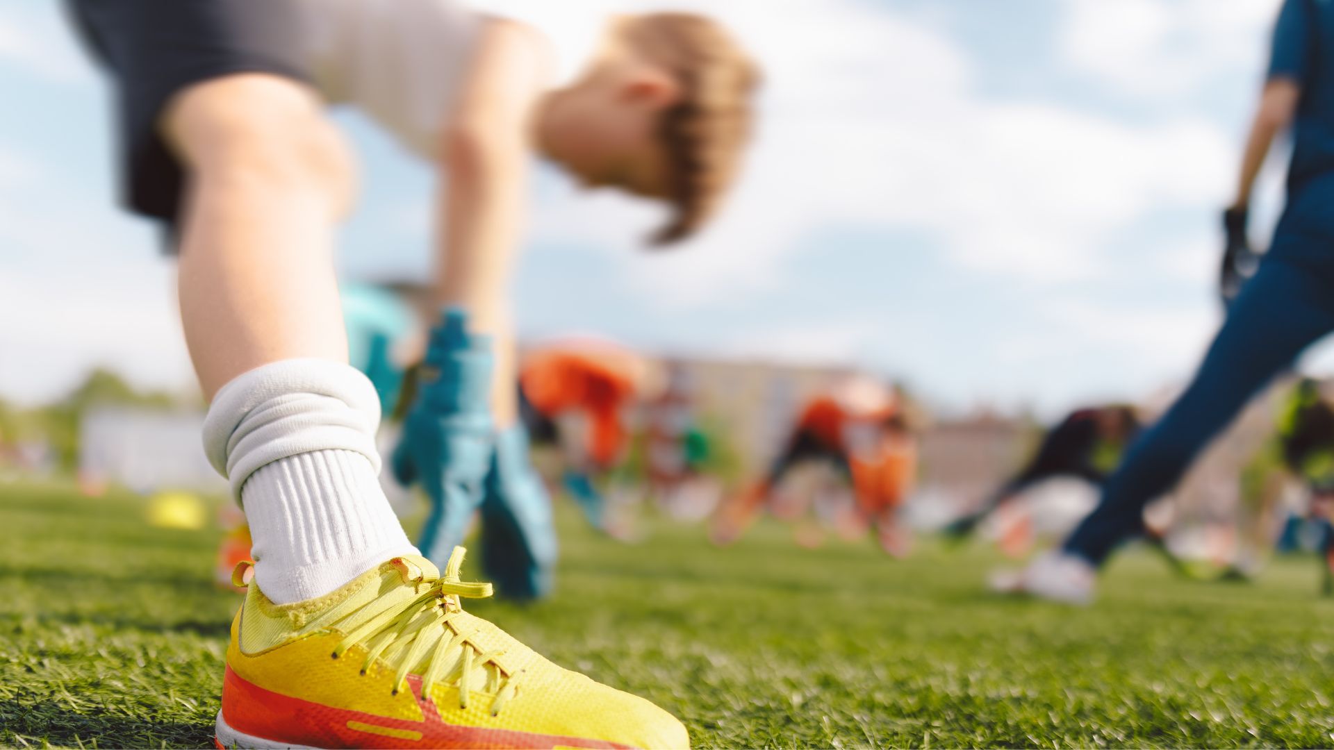Grafika przedstawia dziecko uprawiajae sport
