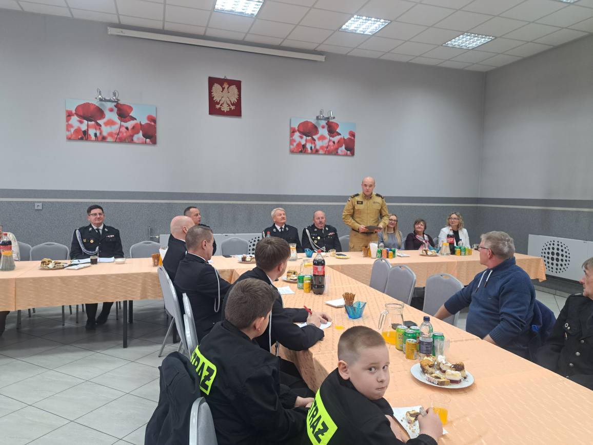 zdjęcie przedstawia zebranie OSP