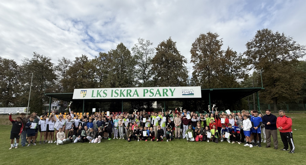 Zdjecie przedstawia uczestnikow biegu 