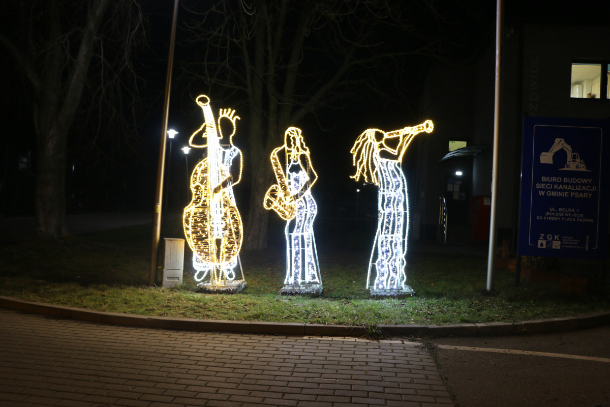 Zdjęcie przedstawia iluminacje świąteczne 